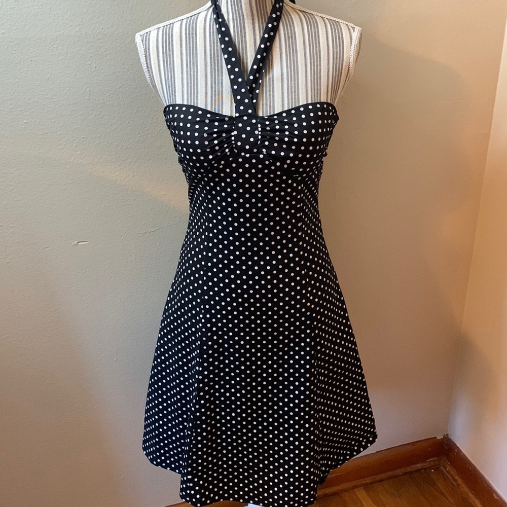 Juniors 7 retro Marilyn Monroe BCX black and white polka dot halter swing dress